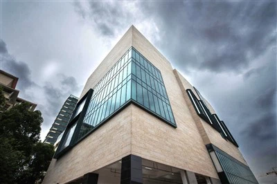 אריחי טרוורטין לחיפוי קירות חיצוניים